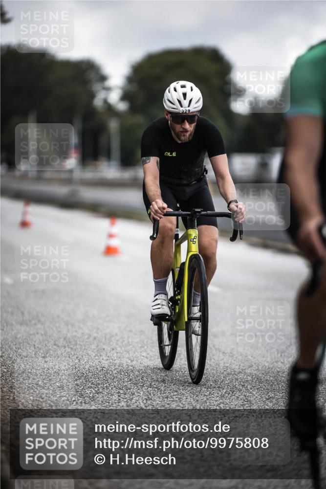 16.08.2026 - KN Förde Triathlon 2026 H.Heesch http://msf.ph/oto/9975808 16.08.2026 11:13:18 Radfahren 329, 379, 385 meine-sportfotos.de