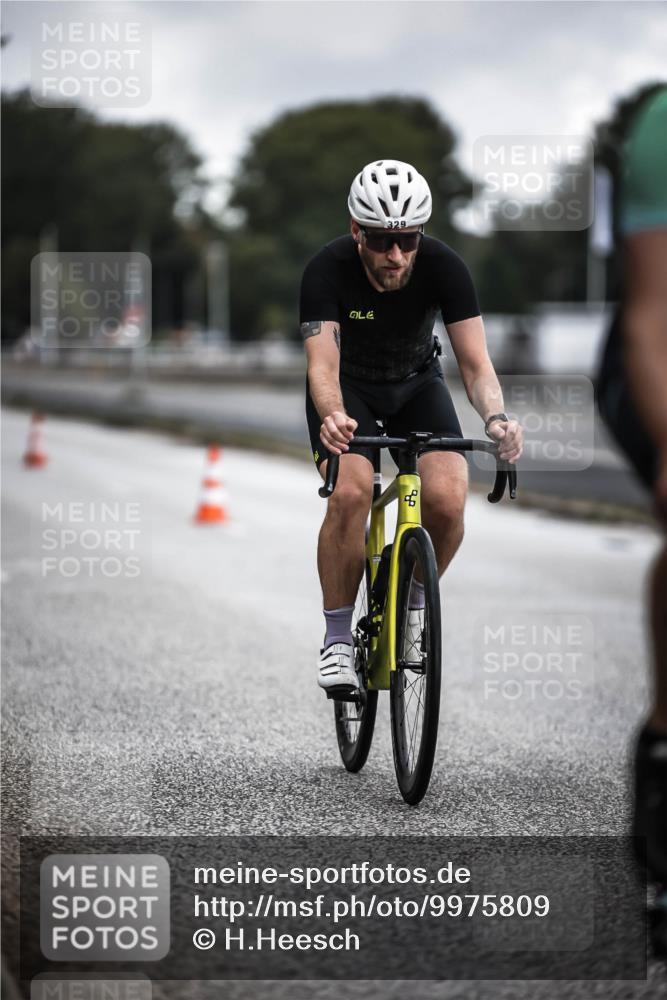 16.08.2026 - KN Förde Triathlon 2026 H.Heesch http://msf.ph/oto/9975809 16.08.2026 11:13:18 Radfahren 329, 379, 385 meine-sportfotos.de