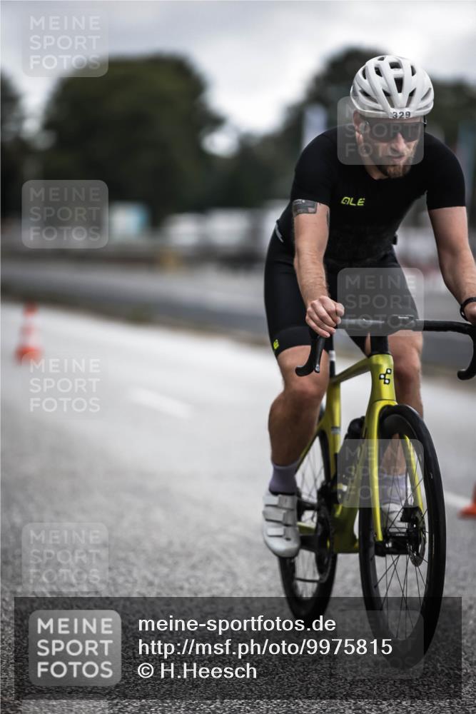 16.08.2026 - KN Förde Triathlon 2026 H.Heesch http://msf.ph/oto/9975815 16.08.2026 11:13:18 Radfahren 329, 379, 385 meine-sportfotos.de