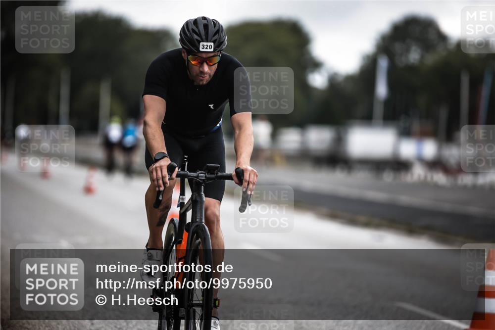 16.08.2026 - KN Förde Triathlon 2026 H.Heesch http://msf.ph/oto/9975950 16.08.2026 11:13:57 Radfahren 320, 409 meine-sportfotos.de