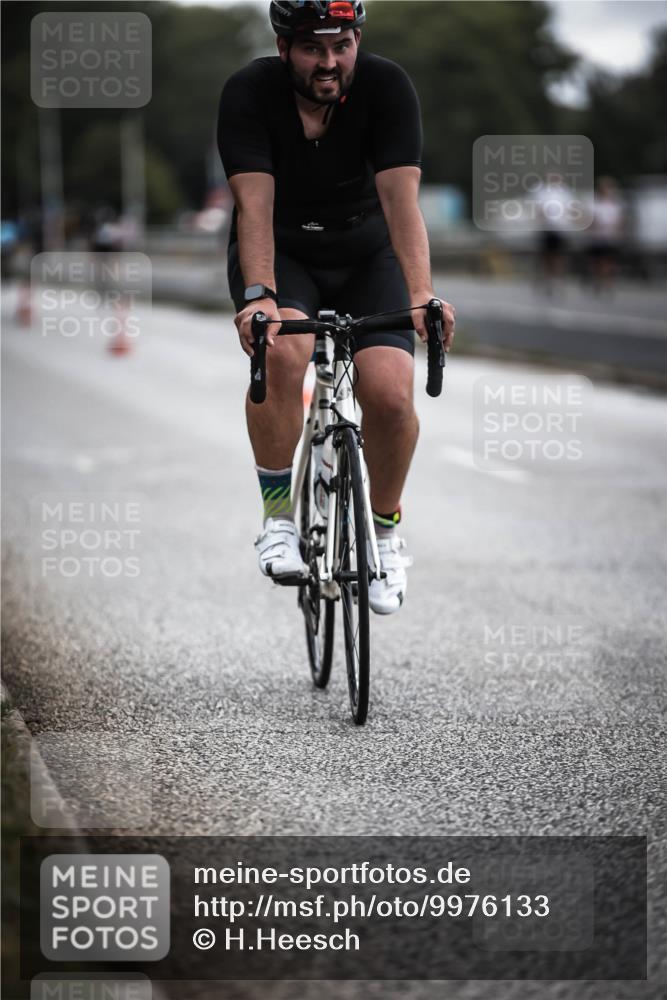 16.08.2026 - KN Förde Triathlon 2026 H.Heesch http://msf.ph/oto/9976133 16.08.2026 11:15:21 Radfahren 341, 355, 359, 367, 374, 378, 407, 802 meine-sportfotos.de