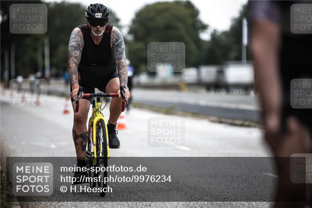 16.08.2026 - KN Förde Triathlon 2026 H.Heesch http://msf.ph/oto/9976234 16.08.2026 11:16:28 Radfahren 354, 360, 406, 413, 801 meine-sportfotos.de