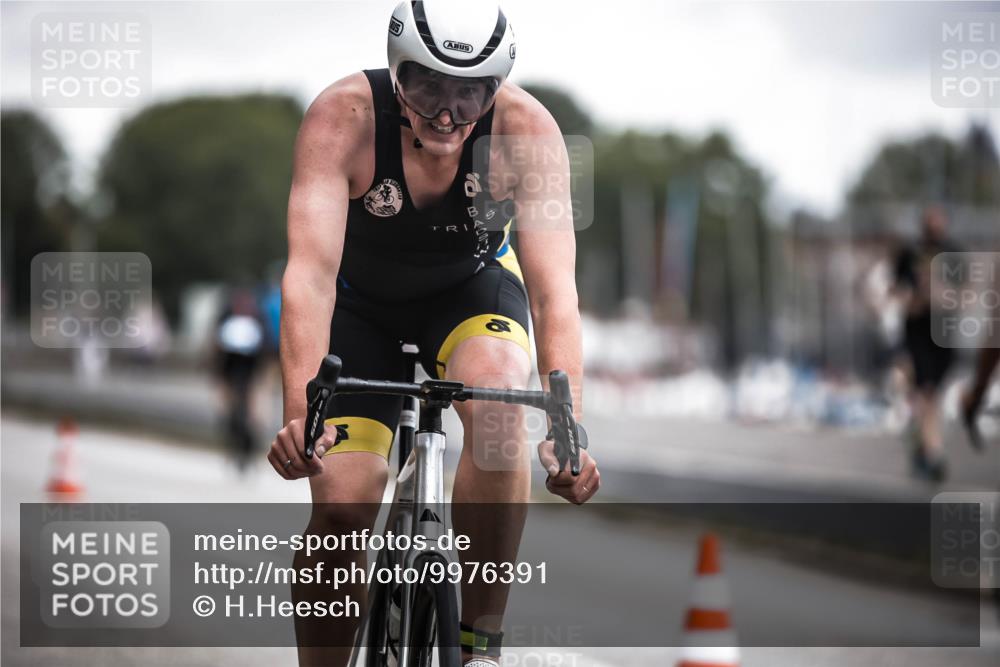 16.08.2026 - KN Förde Triathlon 2026 H.Heesch http://msf.ph/oto/9976391 16.08.2026 11:17:33 Radfahren 322, 358, 359, 382, 417, 432, 435, 804 meine-sportfotos.de
