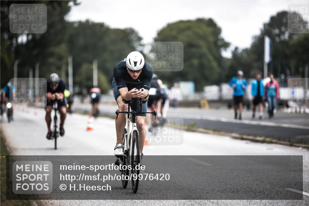 16.08.2026 - KN Förde Triathlon 2026 H.Heesch http://msf.ph/oto/9976420 16.08.2026 11:17:41 Radfahren 304, 308, 318, 355, 383, 390 meine-sportfotos.de