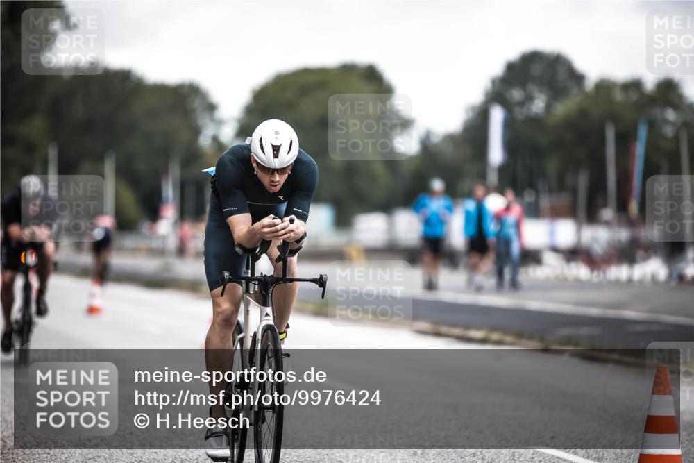 16.08.2026 - KN Förde Triathlon 2026 H.Heesch http://msf.ph/oto/9976424 16.08.2026 11:17:41 Radfahren 304, 308, 318, 355, 383, 390 meine-sportfotos.de