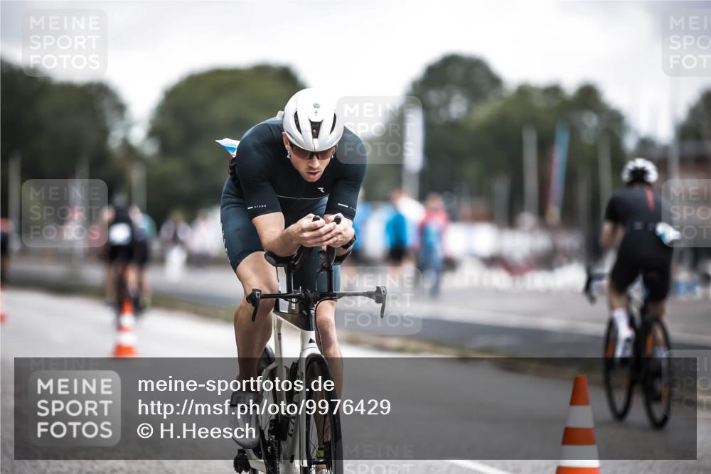 16.08.2026 - KN Förde Triathlon 2026 H.Heesch http://msf.ph/oto/9976429 16.08.2026 11:17:41 Radfahren 304, 308, 318, 355, 383, 390 meine-sportfotos.de