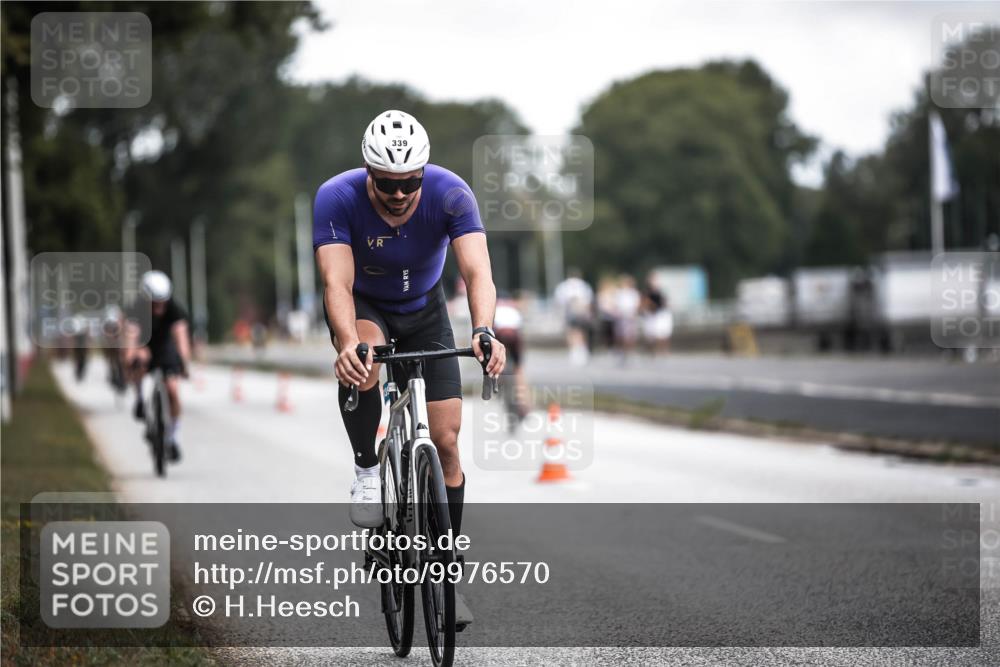 16.08.2026 - KN Förde Triathlon 2026 H.Heesch http://msf.ph/oto/9976570 16.08.2026 11:18:41 Radfahren 338, 339, 348, 353, 429 meine-sportfotos.de