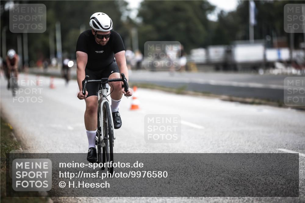 16.08.2026 - KN Förde Triathlon 2026 H.Heesch http://msf.ph/oto/9976580 16.08.2026 11:18:44 Radfahren 338, 339, 354, 429 meine-sportfotos.de