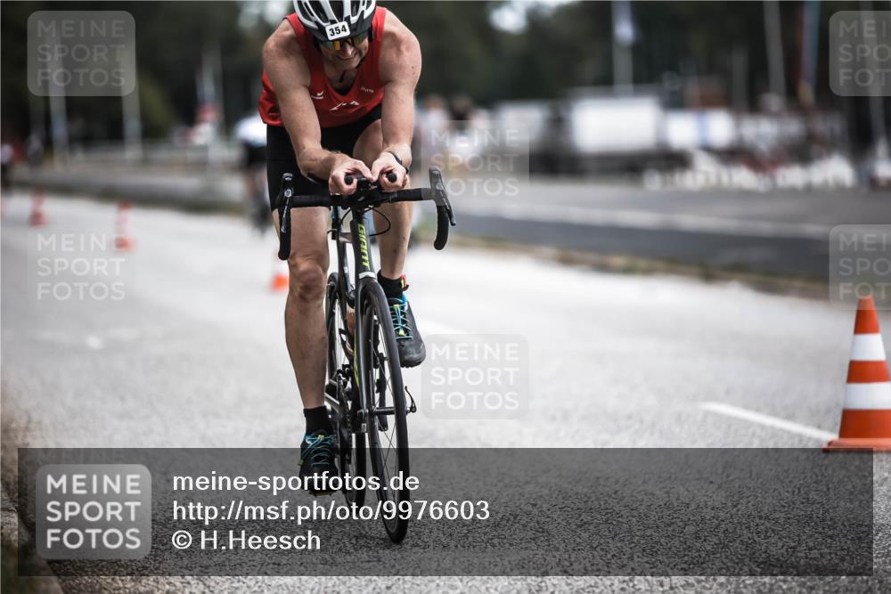 16.08.2026 - KN Förde Triathlon 2026 H.Heesch http://msf.ph/oto/9976603 16.08.2026 11:18:49 Radfahren 354, 356 meine-sportfotos.de