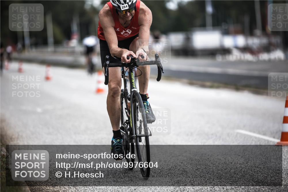 16.08.2026 - KN Förde Triathlon 2026 H.Heesch http://msf.ph/oto/9976604 16.08.2026 11:18:49 Radfahren 354, 356 meine-sportfotos.de