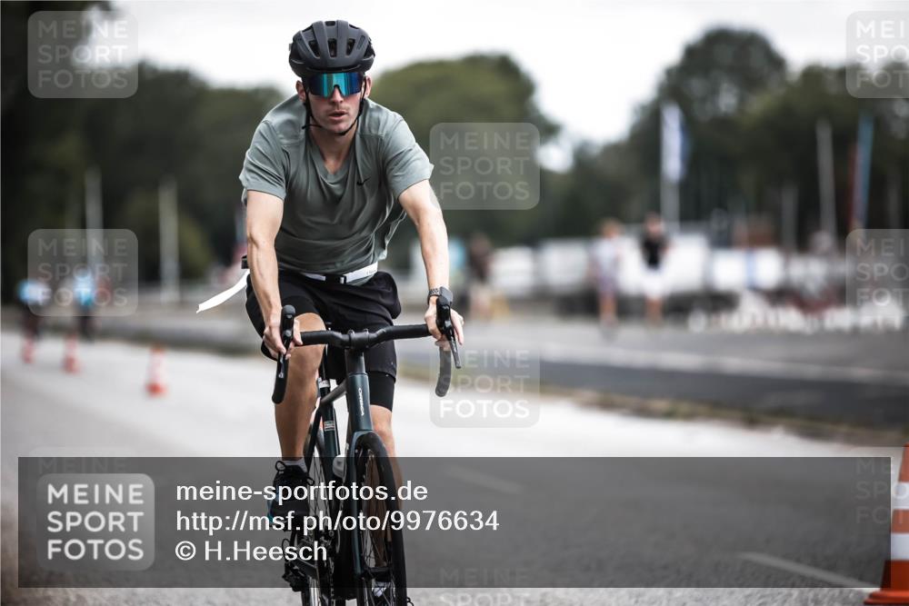 16.08.2026 - KN Förde Triathlon 2026 H.Heesch http://msf.ph/oto/9976634 16.08.2026 11:18:57 Radfahren 310, 312, 356, 384, 425 meine-sportfotos.de