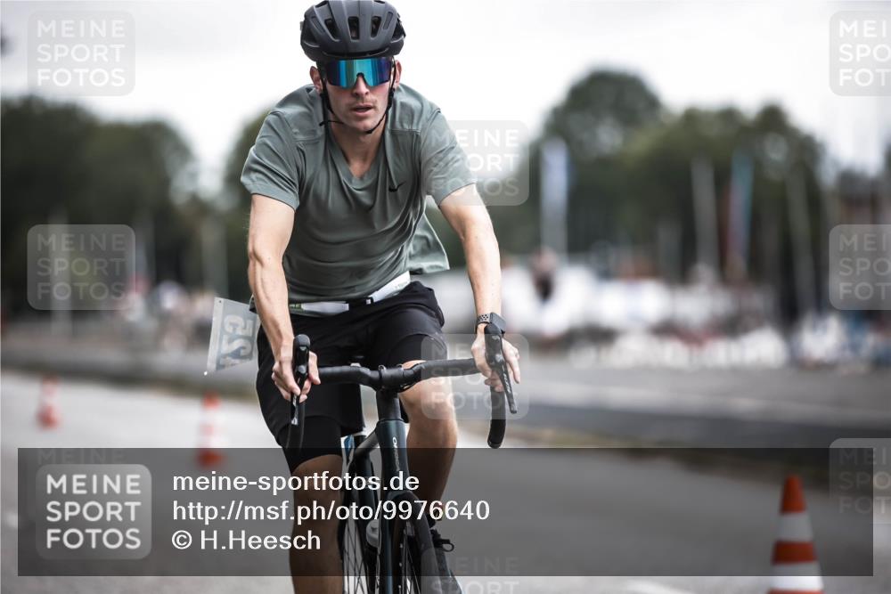 16.08.2026 - KN Förde Triathlon 2026 H.Heesch http://msf.ph/oto/9976640 16.08.2026 11:18:57 Radfahren 310, 312, 356, 384, 425 meine-sportfotos.de