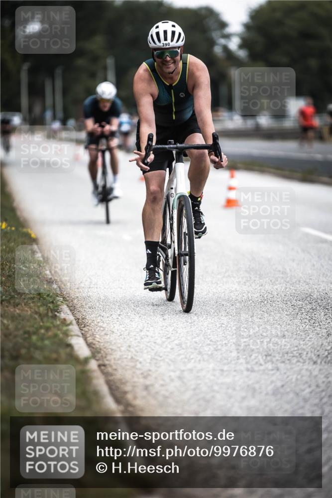 16.08.2026 - KN Förde Triathlon 2026 H.Heesch http://msf.ph/oto/9976876 16.08.2026 11:20:03 Radfahren 314, 315, 321, 329, 368, 369, 390, 417, 439 meine-sportfotos.de
