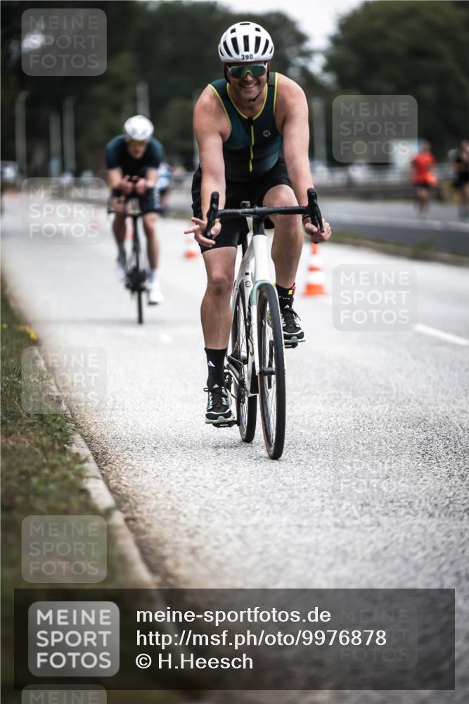 16.08.2026 - KN Förde Triathlon 2026 H.Heesch http://msf.ph/oto/9976878 16.08.2026 11:20:03 Radfahren 314, 315, 321, 329, 368, 369, 390, 417, 439 meine-sportfotos.de