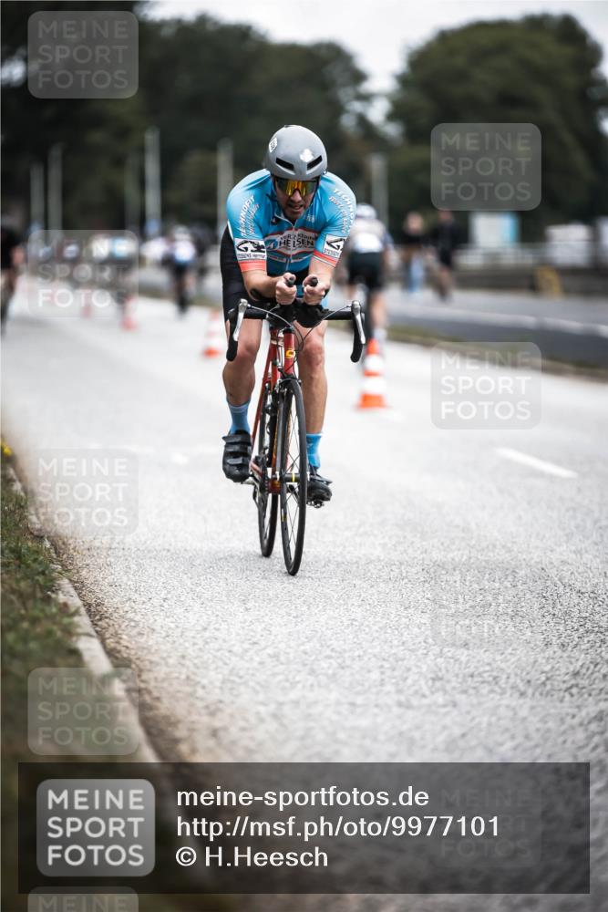 16.08.2026 - KN Förde Triathlon 2026 H.Heesch http://msf.ph/oto/9977101 16.08.2026 11:21:12 Radfahren 320, 338 meine-sportfotos.de