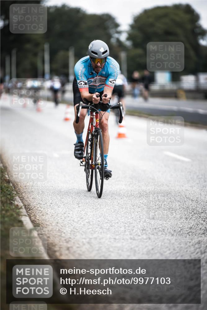 16.08.2026 - KN Förde Triathlon 2026 H.Heesch http://msf.ph/oto/9977103 16.08.2026 11:21:12 Radfahren 320, 338 meine-sportfotos.de
