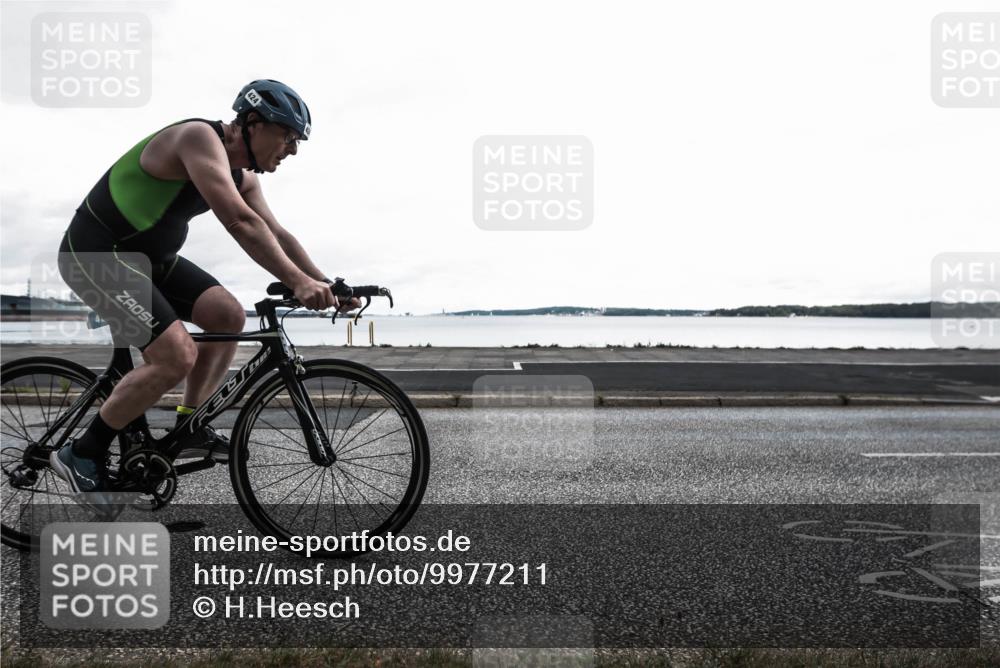 16.08.2026 - KN Förde Triathlon 2026 H.Heesch http://msf.ph/oto/9977211 16.08.2026 11:37:25 Radfahren 413, 424 meine-sportfotos.de