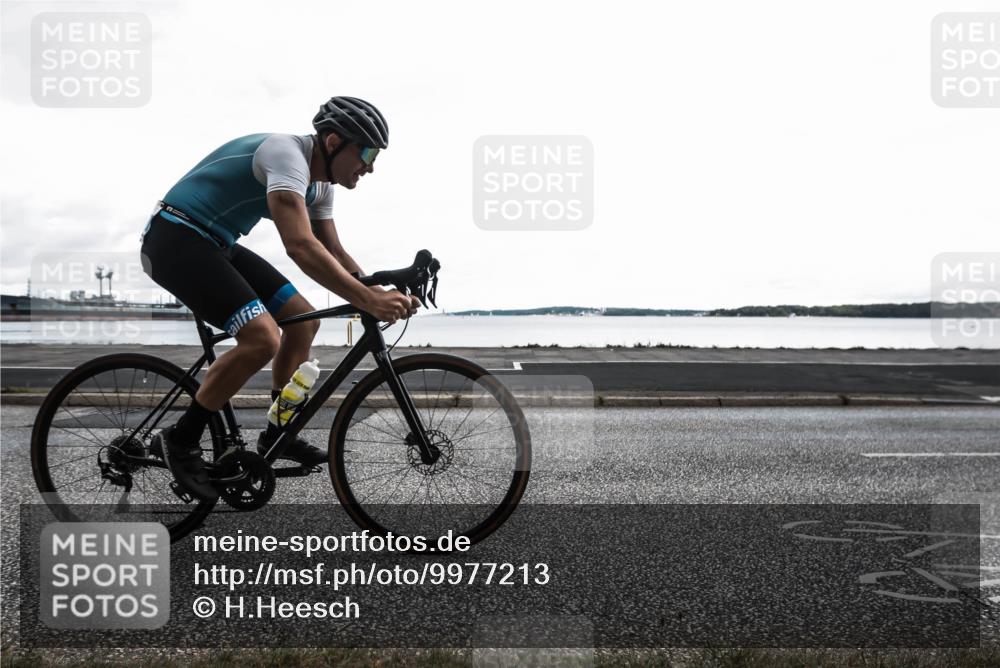 16.08.2026 - KN Förde Triathlon 2026 H.Heesch http://msf.ph/oto/9977213 16.08.2026 11:37:29 Radfahren 374, 413 meine-sportfotos.de