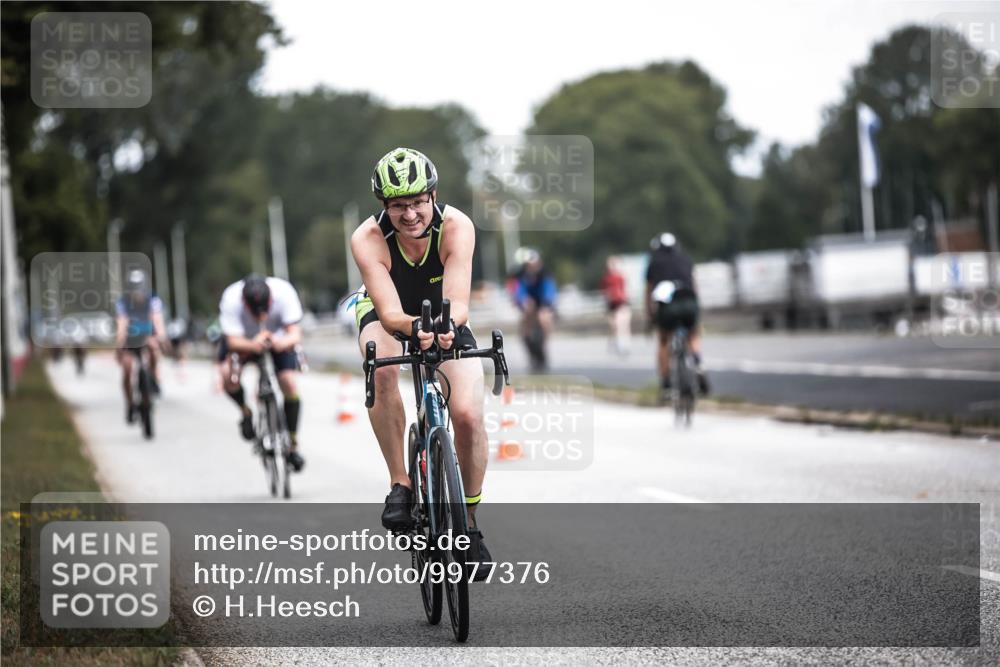 16.08.2026 - KN Förde Triathlon 2026 H.Heesch http://msf.ph/oto/9977376 16.08.2026 11:21:50 Radfahren 372, 391, 438 meine-sportfotos.de