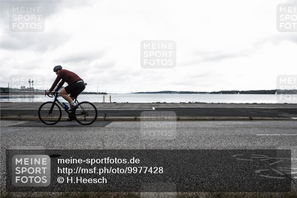 16.08.2026 - KN Förde Triathlon 2026 H.Heesch http://msf.ph/oto/9977428 16.08.2026 11:45:29 Radfahren 375, 398 meine-sportfotos.de