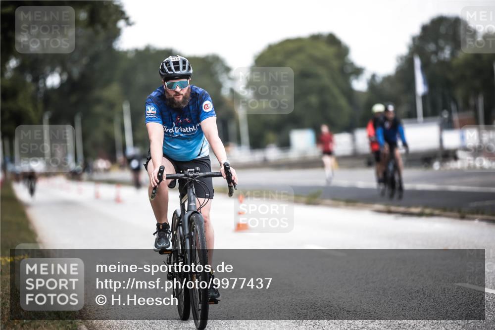 16.08.2026 - KN Förde Triathlon 2026 H.Heesch http://msf.ph/oto/9977437 16.08.2026 11:21:54 Radfahren 391, 438 meine-sportfotos.de