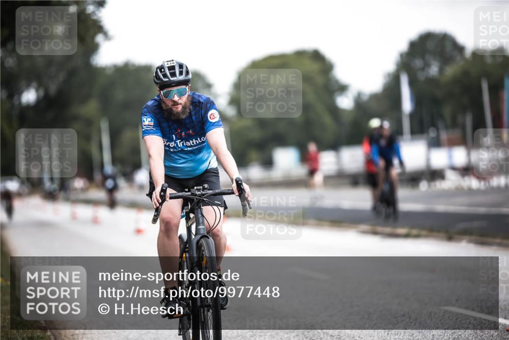16.08.2026 - KN Förde Triathlon 2026 H.Heesch http://msf.ph/oto/9977448 16.08.2026 11:21:54 Radfahren 391, 438 meine-sportfotos.de