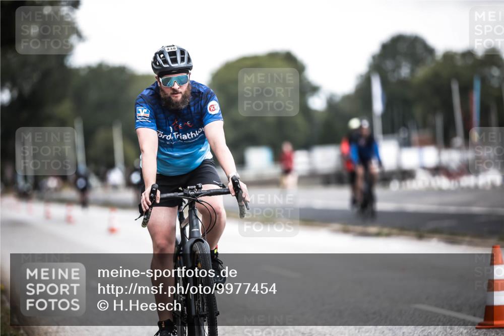 16.08.2026 - KN Förde Triathlon 2026 H.Heesch http://msf.ph/oto/9977454 16.08.2026 11:21:54 Radfahren 391, 438 meine-sportfotos.de
