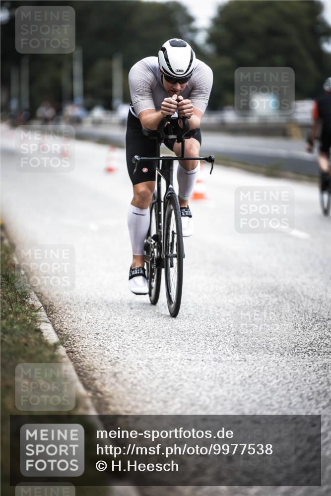 16.08.2026 - KN Förde Triathlon 2026 H.Heesch http://msf.ph/oto/9977538 16.08.2026 11:22:10 Radfahren 321 meine-sportfotos.de