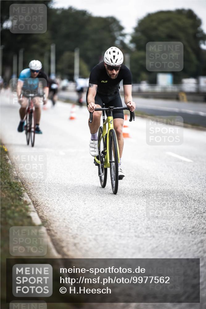 16.08.2026 - KN Förde Triathlon 2026 H.Heesch http://msf.ph/oto/9977562 16.08.2026 11:22:16 Radfahren 329, 375, 397, 400 meine-sportfotos.de