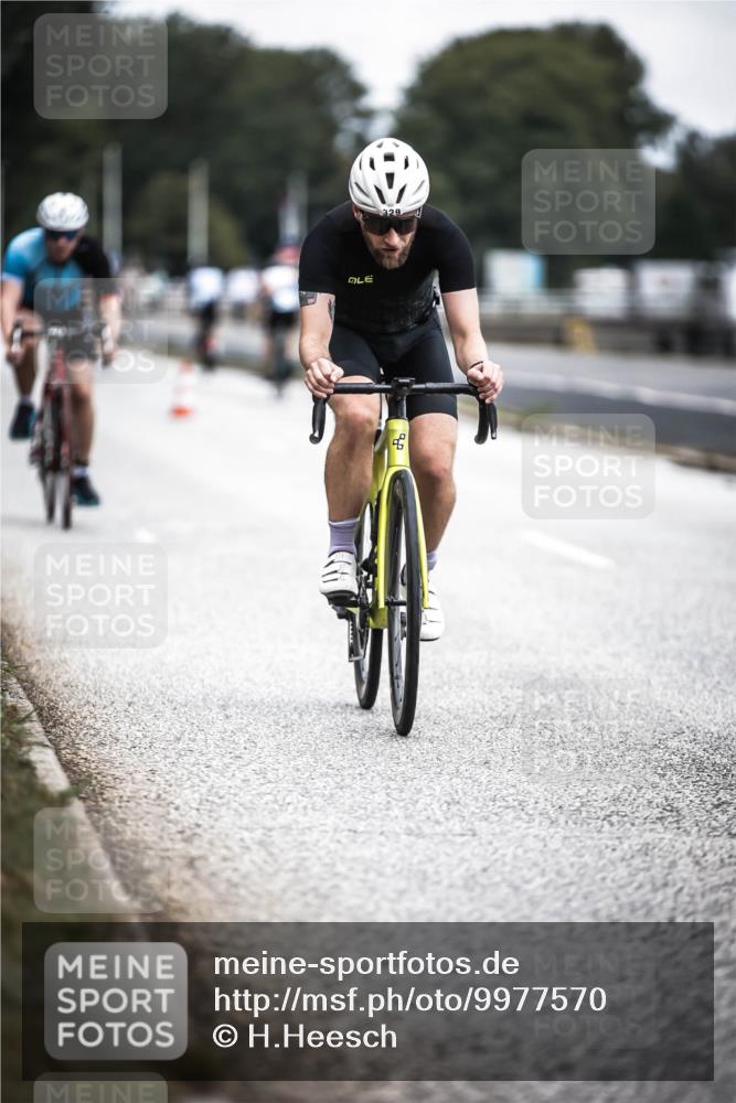 16.08.2026 - KN Förde Triathlon 2026 H.Heesch http://msf.ph/oto/9977570 16.08.2026 11:22:16 Radfahren 329, 375, 397, 400 meine-sportfotos.de