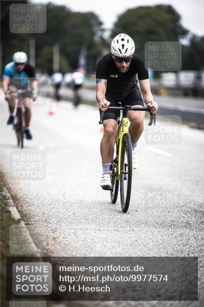 16.08.2026 - KN Förde Triathlon 2026 H.Heesch http://msf.ph/oto/9977574 16.08.2026 11:22:16 Radfahren 329, 375, 397, 400 meine-sportfotos.de