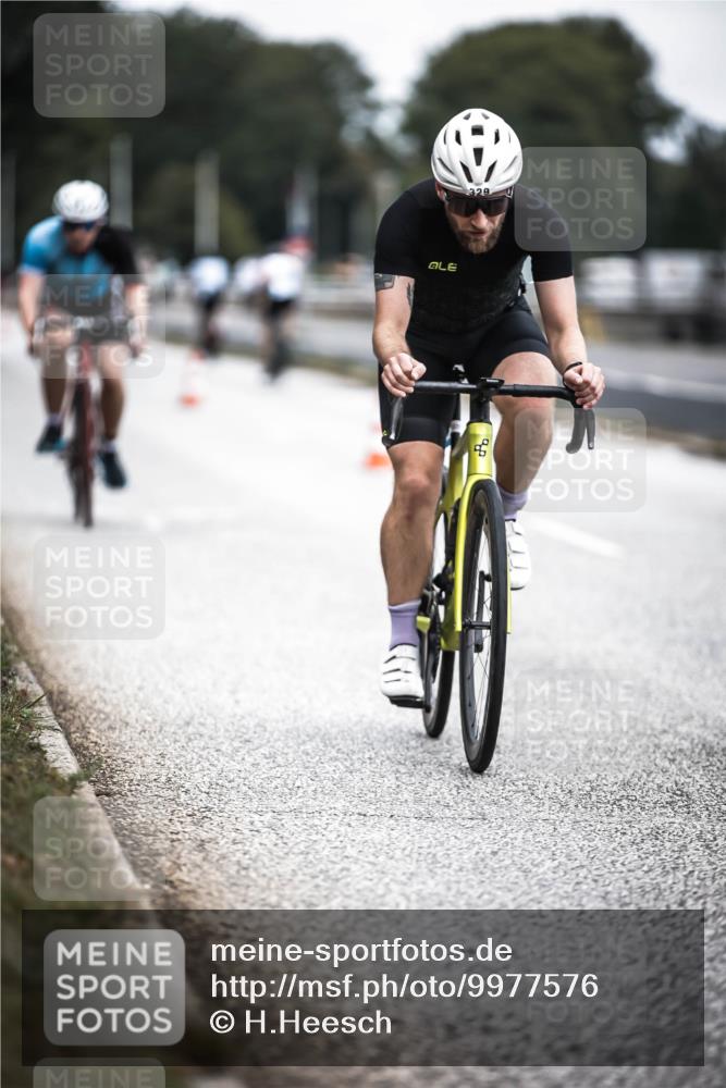 16.08.2026 - KN Förde Triathlon 2026 H.Heesch http://msf.ph/oto/9977576 16.08.2026 11:22:16 Radfahren 329, 375, 397, 400 meine-sportfotos.de