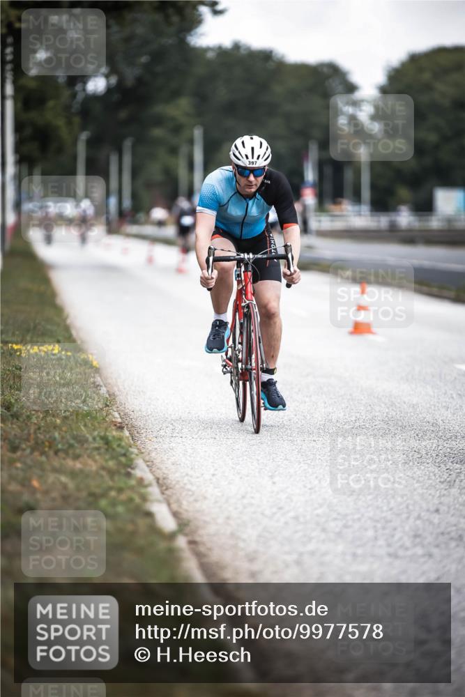 16.08.2026 - KN Förde Triathlon 2026 H.Heesch http://msf.ph/oto/9977578 16.08.2026 11:22:17 Radfahren 329, 375, 397, 400 meine-sportfotos.de