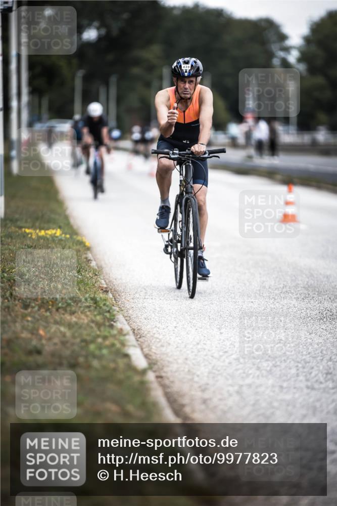 16.08.2026 - KN Förde Triathlon 2026 H.Heesch http://msf.ph/oto/9977823 16.08.2026 11:22:57 Radfahren 327, 388, 439 meine-sportfotos.de