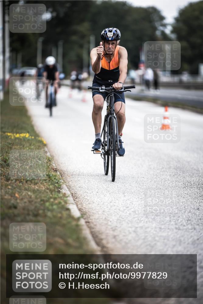 16.08.2026 - KN Förde Triathlon 2026 H.Heesch http://msf.ph/oto/9977829 16.08.2026 11:22:57 Radfahren 327, 388, 439 meine-sportfotos.de