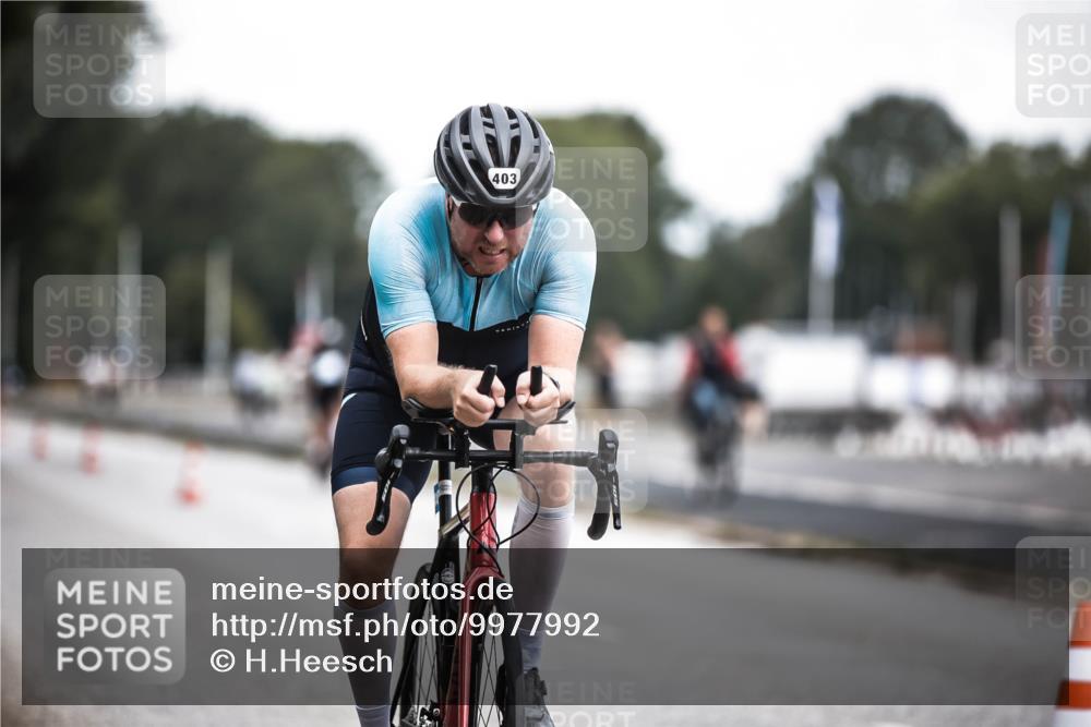 16.08.2026 - KN Förde Triathlon 2026 H.Heesch http://msf.ph/oto/9977992 16.08.2026 11:23:17 Radfahren 386, 403, 411, 430 meine-sportfotos.de