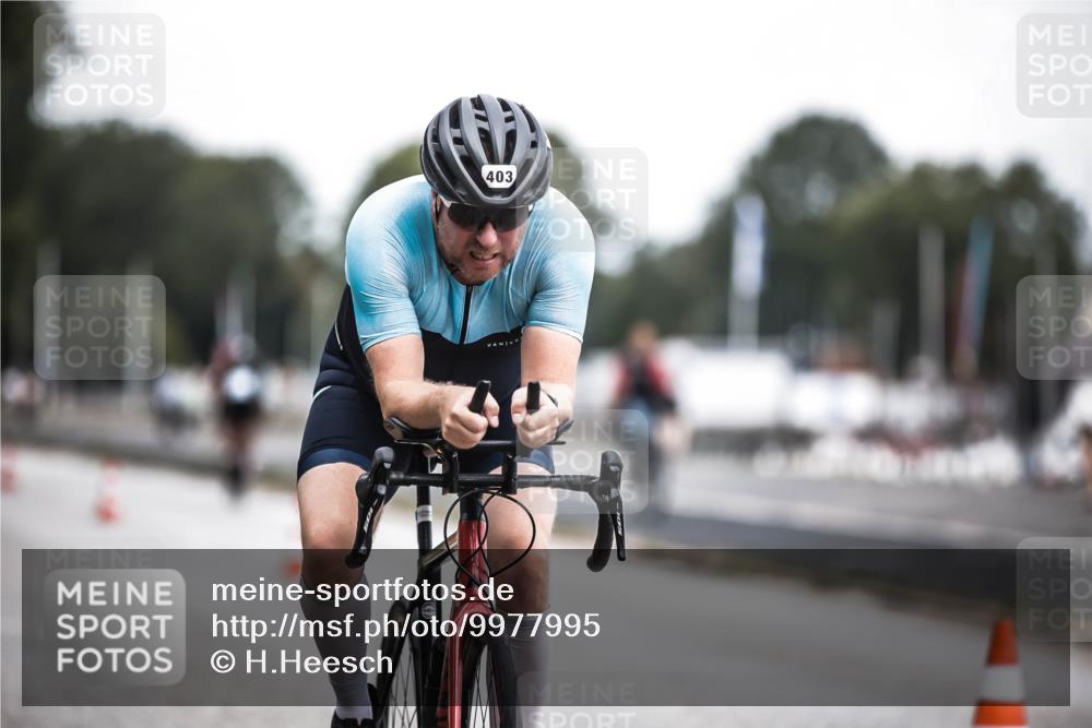 16.08.2026 - KN Förde Triathlon 2026 H.Heesch http://msf.ph/oto/9977995 16.08.2026 11:23:17 Radfahren 386, 403, 411, 430 meine-sportfotos.de