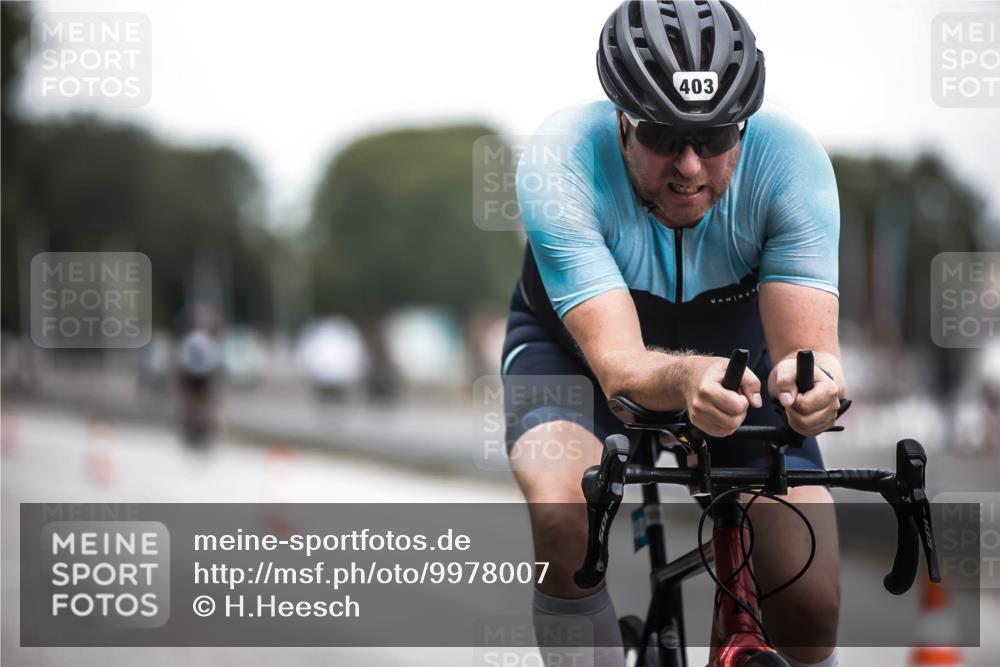 16.08.2026 - KN Förde Triathlon 2026 H.Heesch http://msf.ph/oto/9978007 16.08.2026 11:23:18 Radfahren 386, 403, 411, 430 meine-sportfotos.de