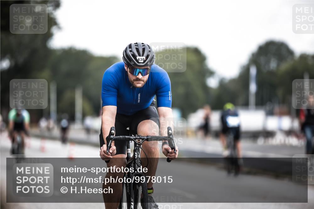 16.08.2026 - KN Förde Triathlon 2026 H.Heesch http://msf.ph/oto/9978015 16.08.2026 11:23:21 Radfahren 370, 379, 430 meine-sportfotos.de