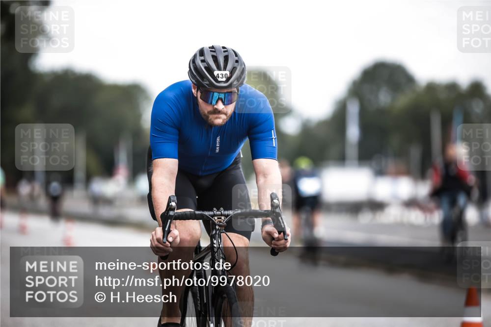 16.08.2026 - KN Förde Triathlon 2026 H.Heesch http://msf.ph/oto/9978020 16.08.2026 11:23:21 Radfahren 370, 379, 430 meine-sportfotos.de