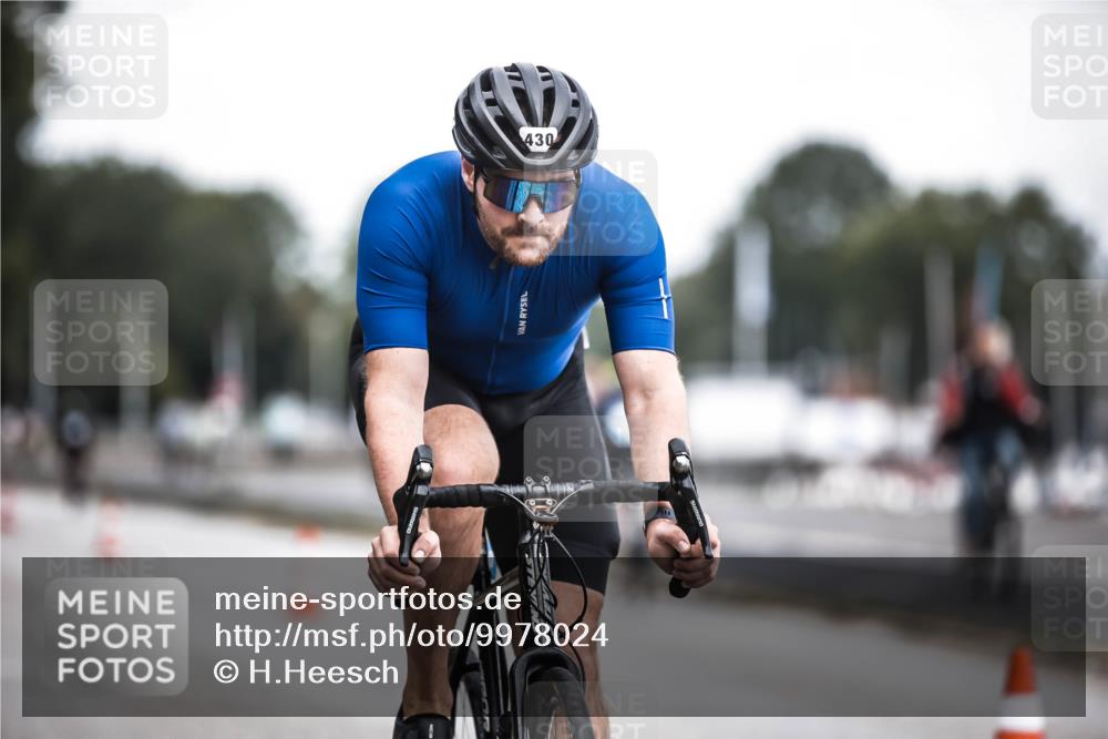 16.08.2026 - KN Förde Triathlon 2026 H.Heesch http://msf.ph/oto/9978024 16.08.2026 11:23:21 Radfahren 370, 379, 430 meine-sportfotos.de