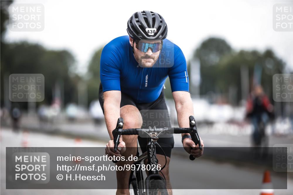 16.08.2026 - KN Förde Triathlon 2026 H.Heesch http://msf.ph/oto/9978026 16.08.2026 11:23:21 Radfahren 370, 379, 430 meine-sportfotos.de