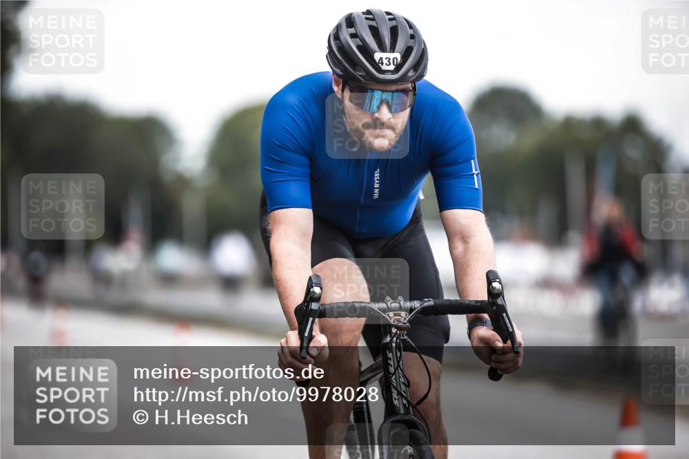 16.08.2026 - KN Förde Triathlon 2026 H.Heesch http://msf.ph/oto/9978028 16.08.2026 11:23:21 Radfahren 370, 379, 430 meine-sportfotos.de