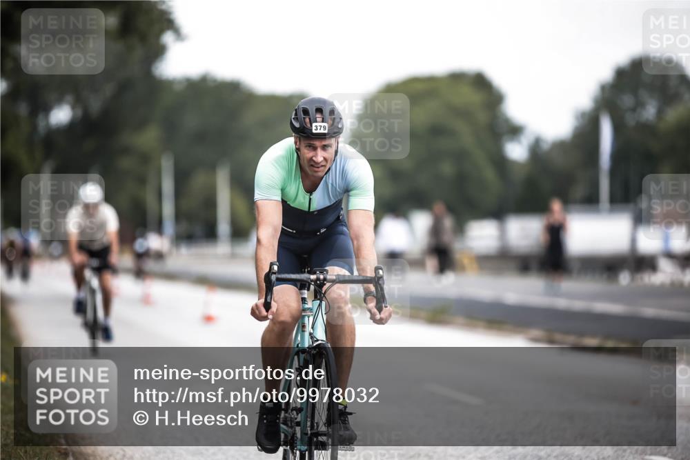 16.08.2026 - KN Förde Triathlon 2026 H.Heesch http://msf.ph/oto/9978032 16.08.2026 11:23:24 Radfahren 316, 370, 379, 395, 430 meine-sportfotos.de
