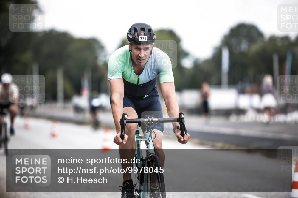 16.08.2026 - KN Förde Triathlon 2026 H.Heesch http://msf.ph/oto/9978045 16.08.2026 11:23:24 Radfahren 316, 370, 379, 395, 430 meine-sportfotos.de