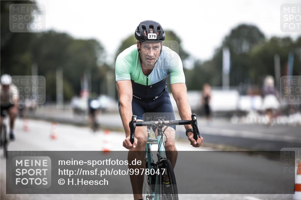 16.08.2026 - KN Förde Triathlon 2026 H.Heesch http://msf.ph/oto/9978047 16.08.2026 11:23:24 Radfahren 316, 370, 379, 395, 430 meine-sportfotos.de
