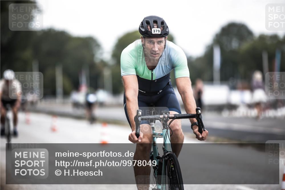 16.08.2026 - KN Förde Triathlon 2026 H.Heesch http://msf.ph/oto/9978049 16.08.2026 11:23:24 Radfahren 316, 370, 379, 395, 430 meine-sportfotos.de