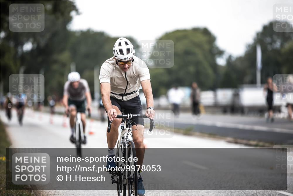 16.08.2026 - KN Förde Triathlon 2026 H.Heesch http://msf.ph/oto/9978053 16.08.2026 11:23:26 Radfahren 316, 370, 379, 395 meine-sportfotos.de