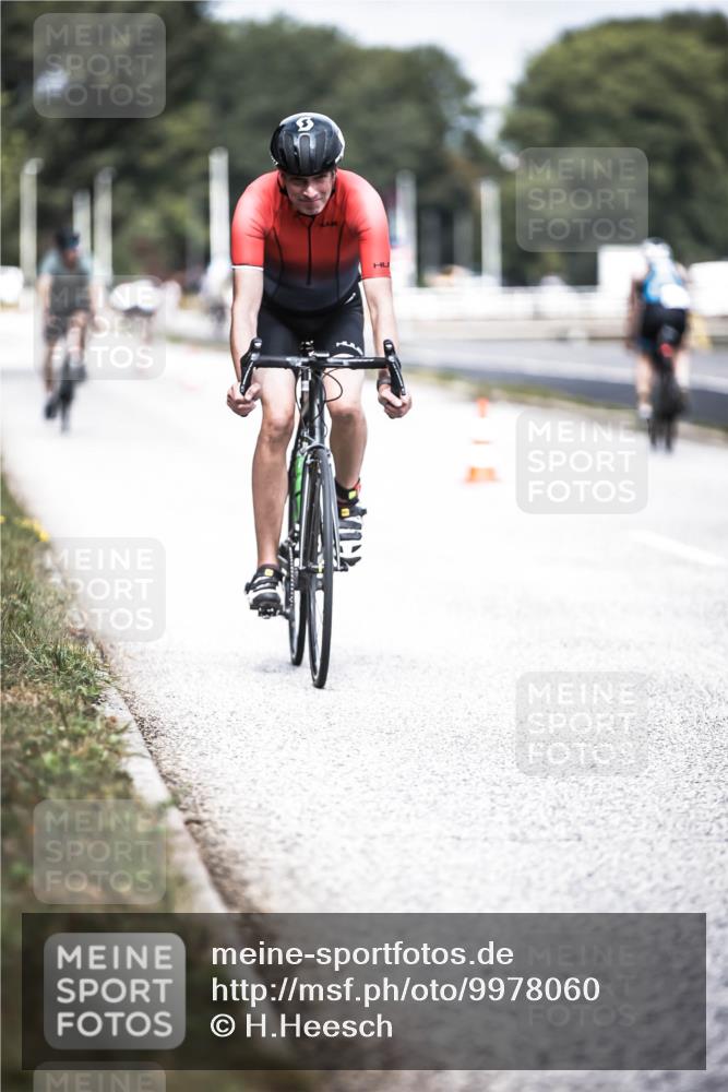 16.08.2026 - KN Förde Triathlon 2026 H.Heesch http://msf.ph/oto/9978060 16.08.2026 11:30:37 Radfahren 425, 428, 430, 438 meine-sportfotos.de