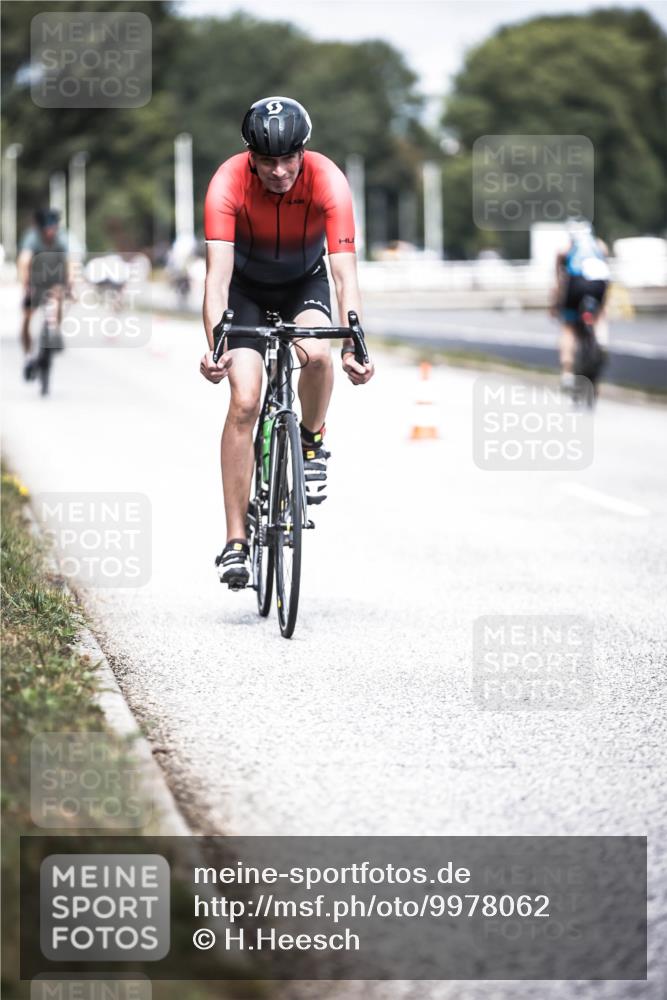 16.08.2026 - KN Förde Triathlon 2026 H.Heesch http://msf.ph/oto/9978062 16.08.2026 11:30:37 Radfahren 425, 428, 430, 438 meine-sportfotos.de